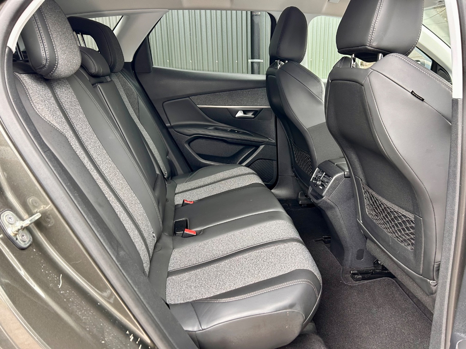 2017 Peugeot 3008 - image 17