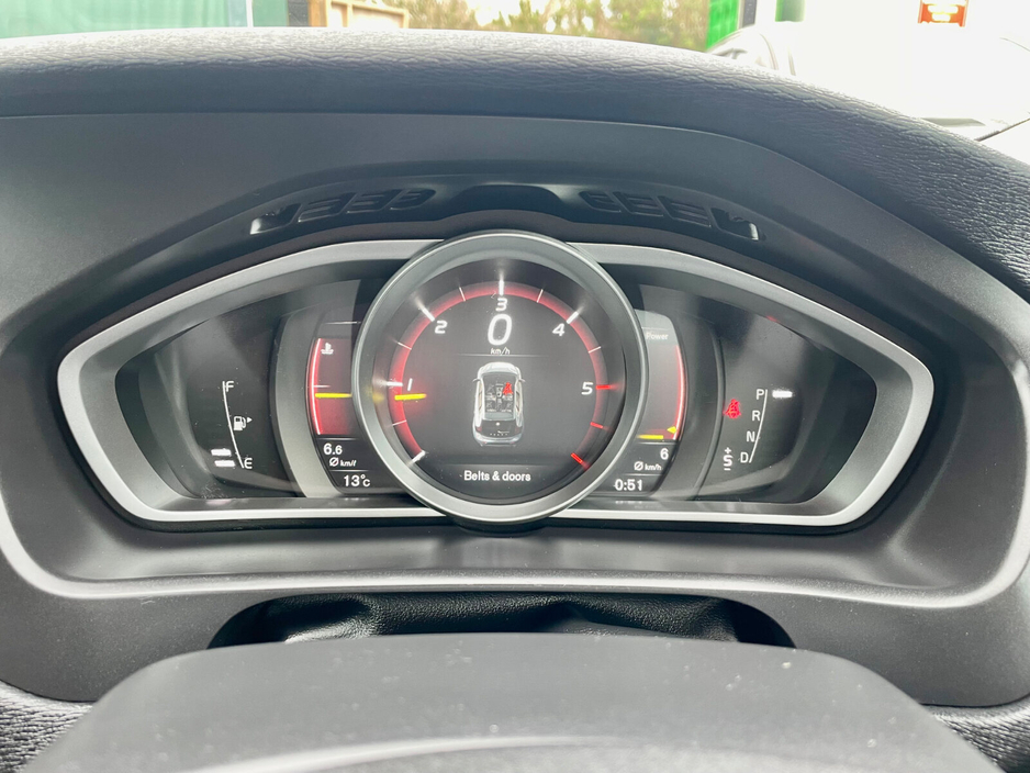 2017 Volvo V40 - image 27