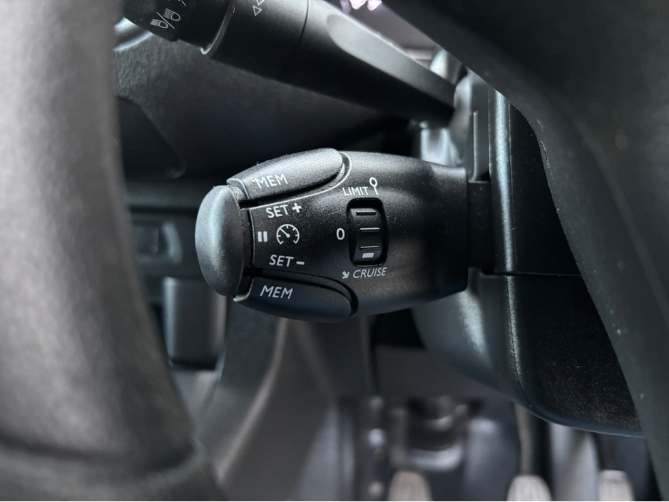 2023 Peugeot Expert - image 11