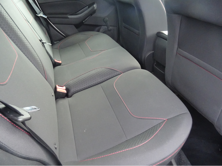 2018 Ford Focus - image 13