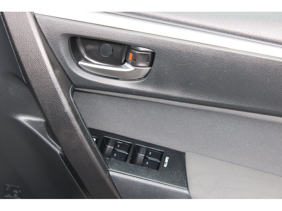 2017 Toyota Corolla - image 15