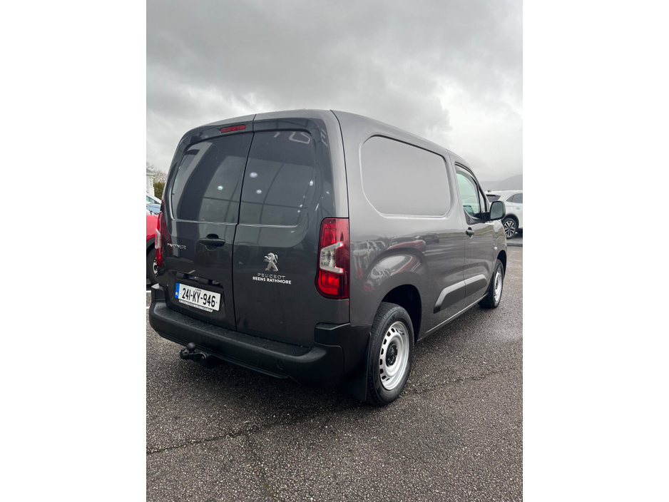 2024 Peugeot Partner 
