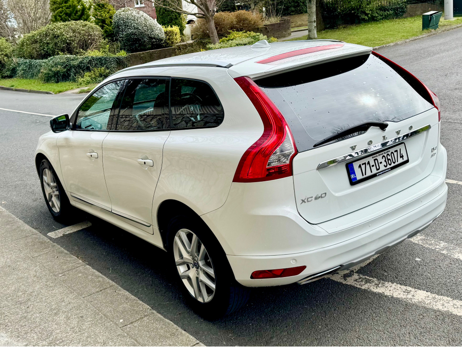 2017 Volvo XC60 - image 15