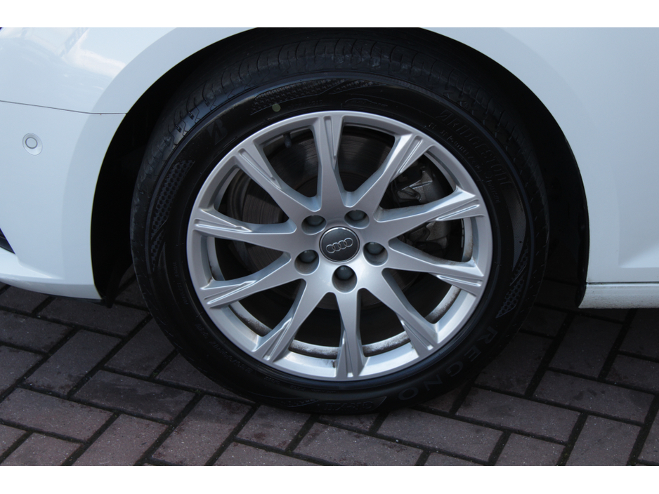 2016 Audi A4 - image 23