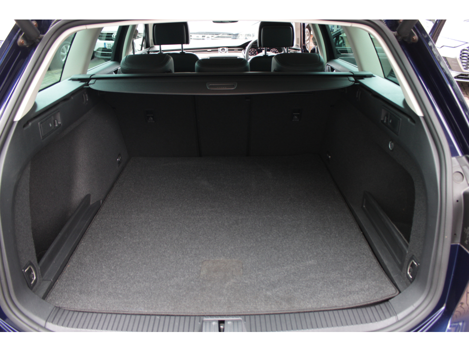 2019 Volkswagen Passat - image 18