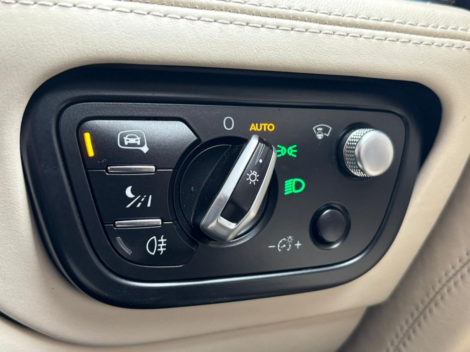 2016 Bentley Bentayga - image 38