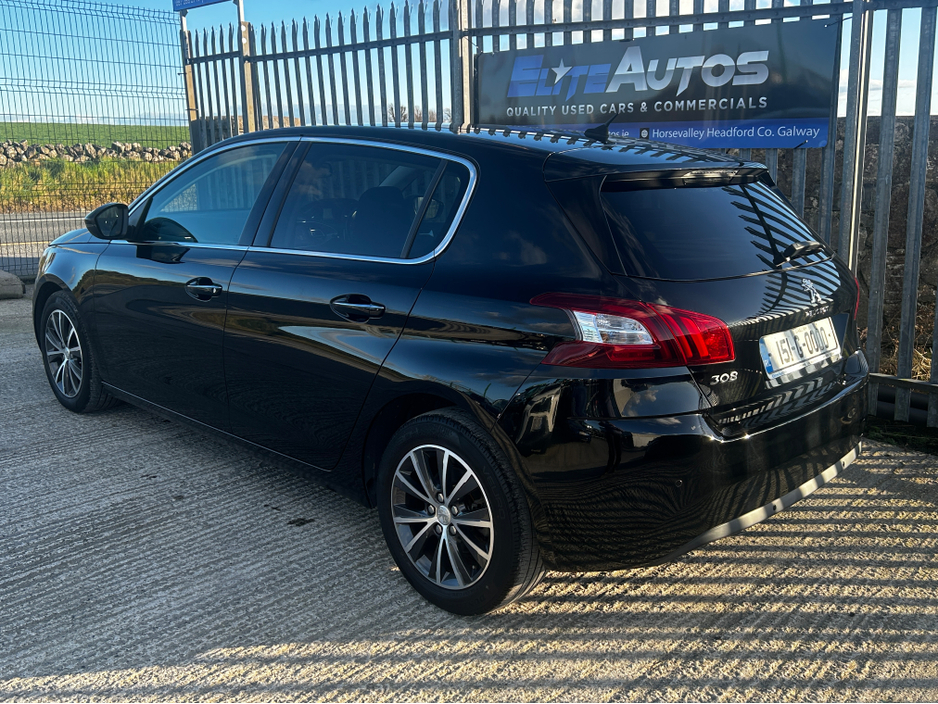 2015 Peugeot 308 - image 10