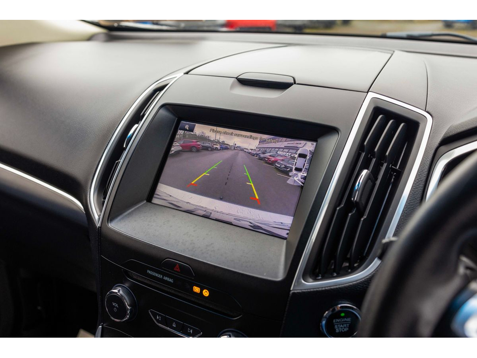 2017 Ford Edge - image 10