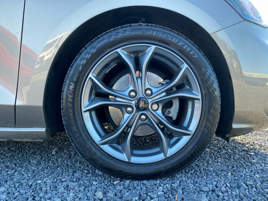 2020 Ford Focus - image 6