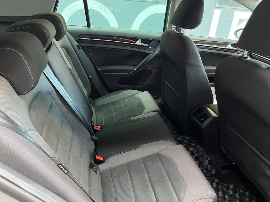 2017 Volkswagen Golf €17950! 2017 VOLKSWAGEN GOLF TSI HIGH LINE 1.4 AUTOMATIC / CRUISE CONTROL / REVERSE CAMERA / PADDLE SHIFTERS €17,950