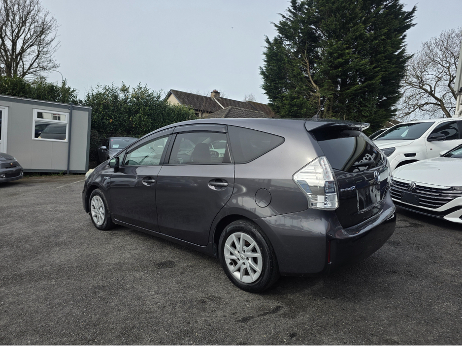 2013 Toyota Prius Alpha - image 17