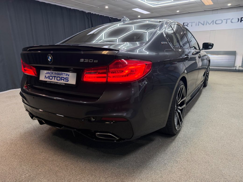 2019 BMW 5 Series - image 13