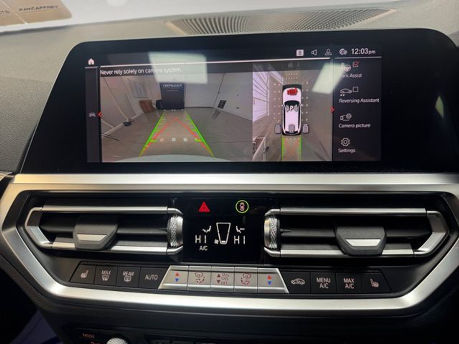 2021 BMW 3 Series - image 14