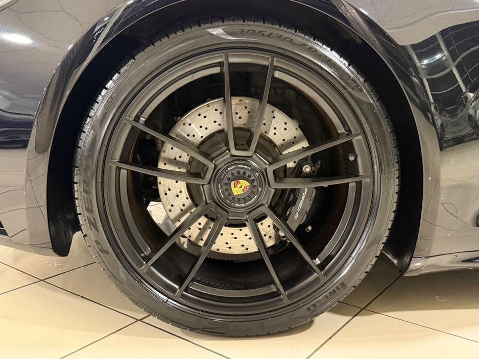 2024 Porsche 911 - image 16