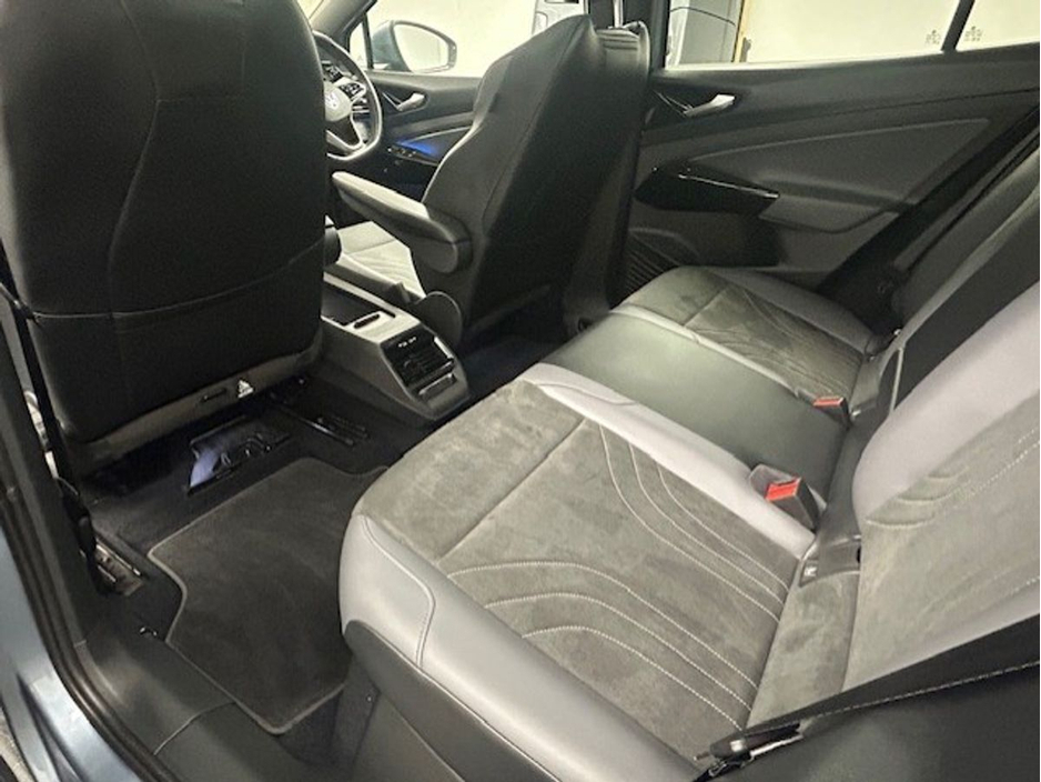 2022 Volkswagen ID.4 - image 13