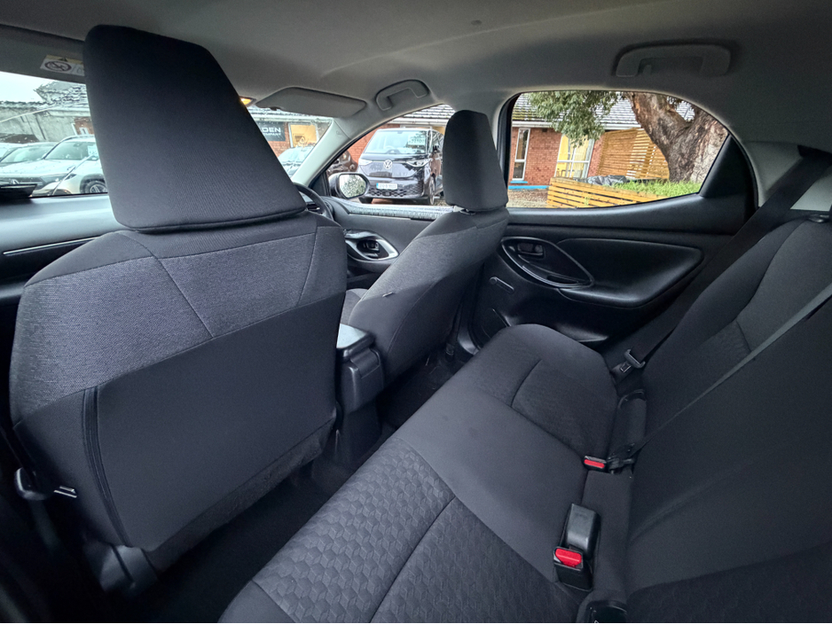 2023 Toyota Yaris 1.5 HYBRID LUNA..rear camera..warranty includedd €16,950