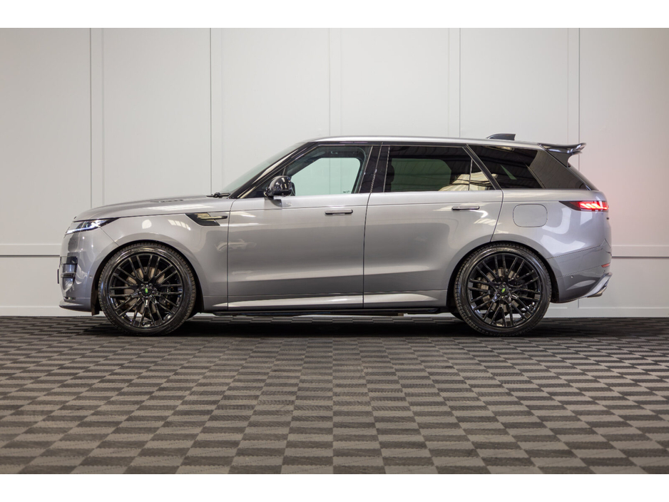 2025 Land Rover Range Rover Sport - image 3