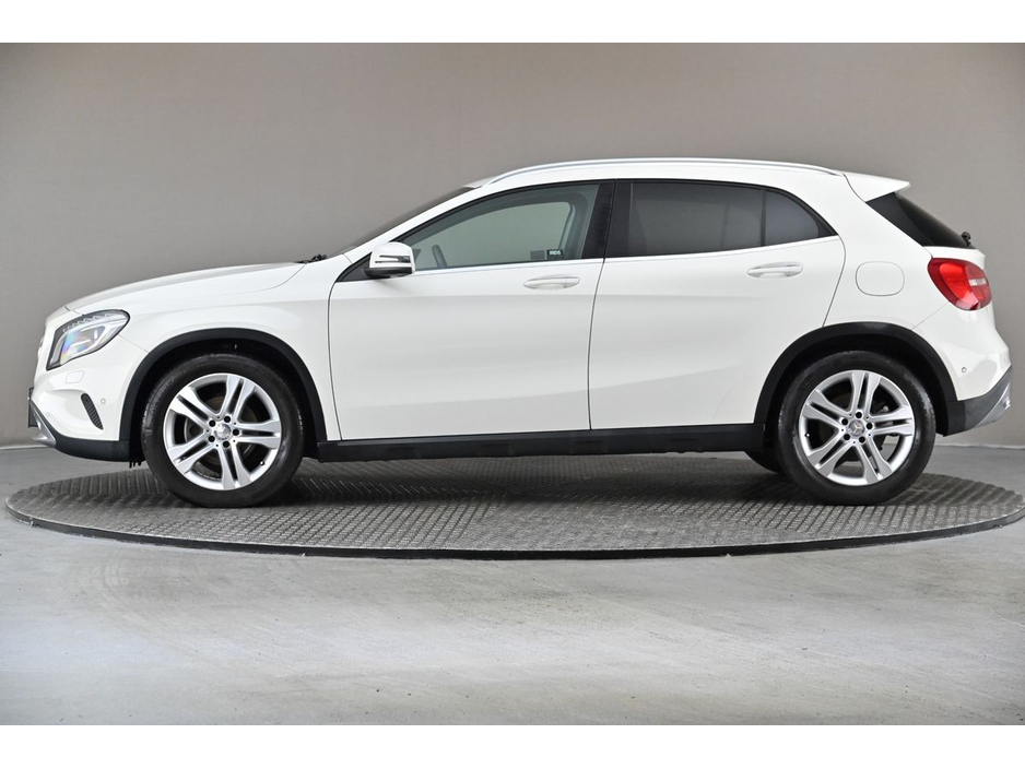 2016 Mercedes-Benz GLA Class GLA 180 *POWERED TAILGATE*HALF LEATHER*REVERSE CAM*PARK SENSORS* €18,690
