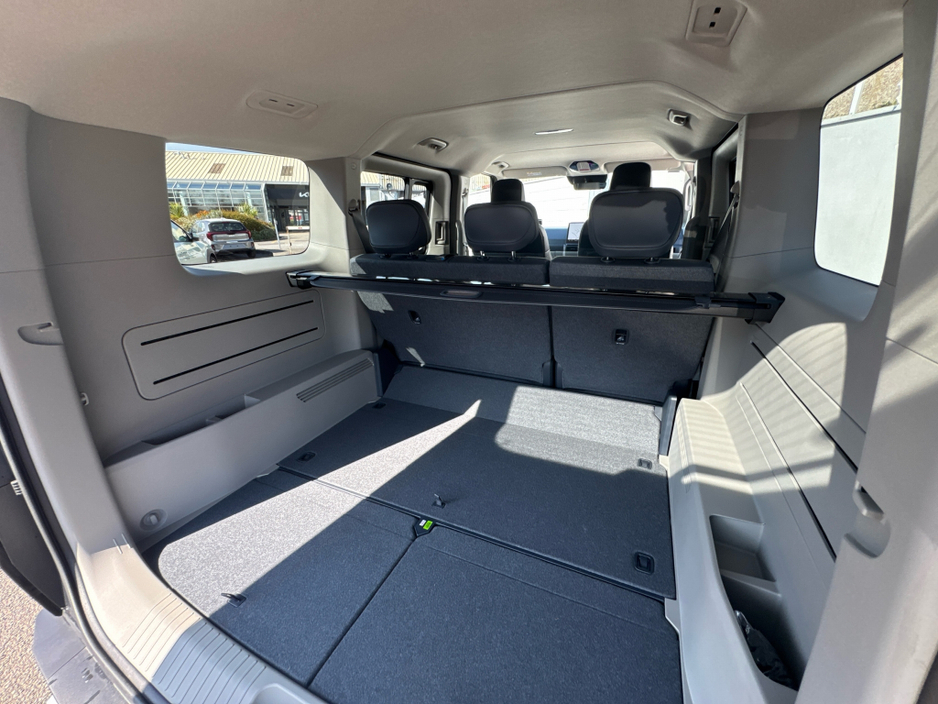 2026 Kia PV5 - image 16