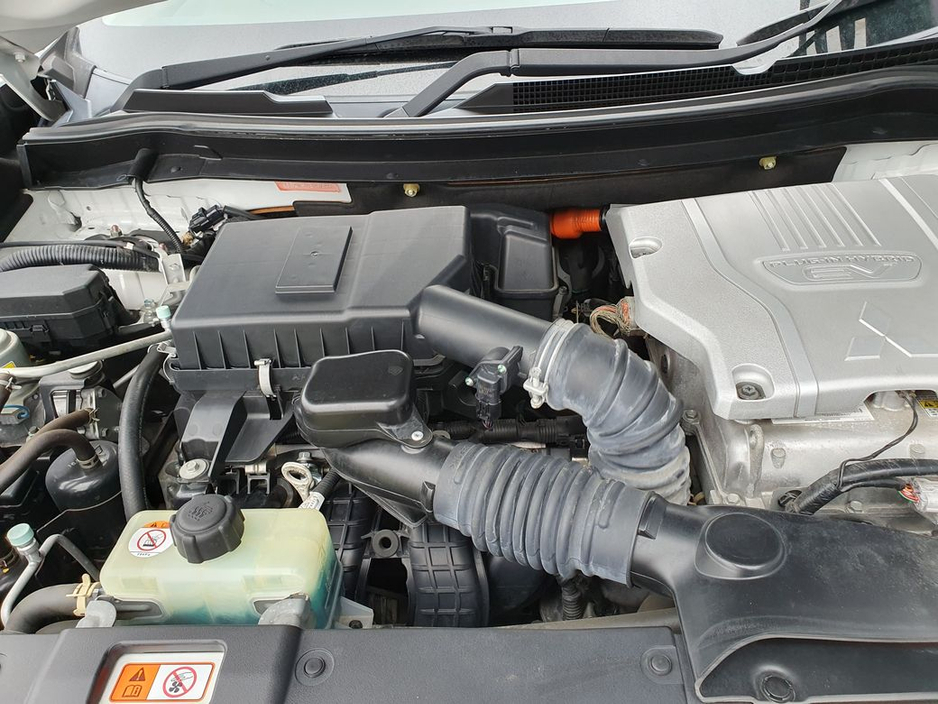 2016 Mitsubishi Outlander - image 30