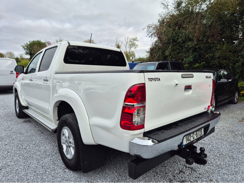 2014 Toyota Hilux - image 12