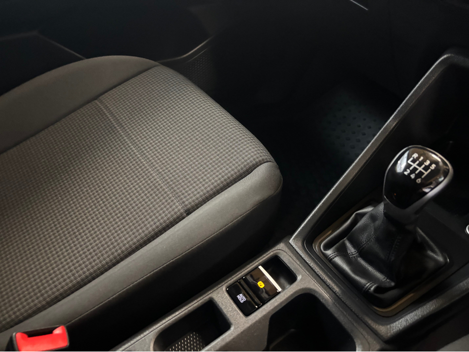 2025 Volkswagen Caddy - image 10