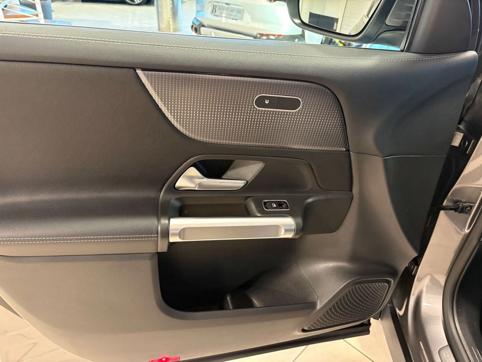 2022 Mercedes-Benz GLB - image 19