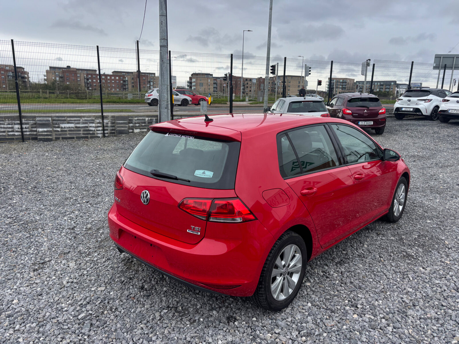 2015 Volkswagen Golf - image 4