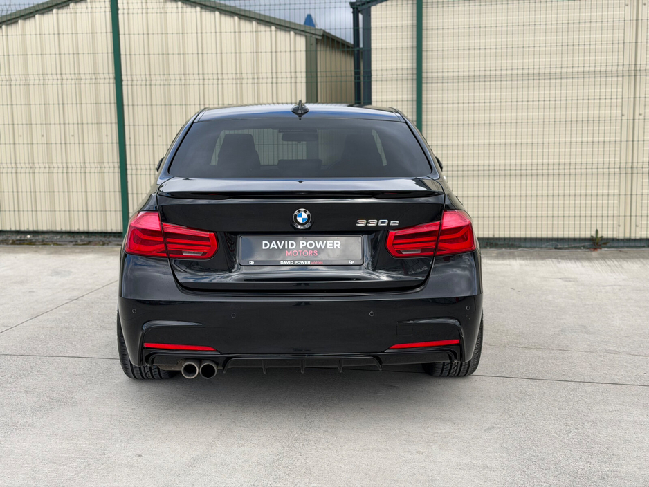2017 BMW 3 Series - image 5
