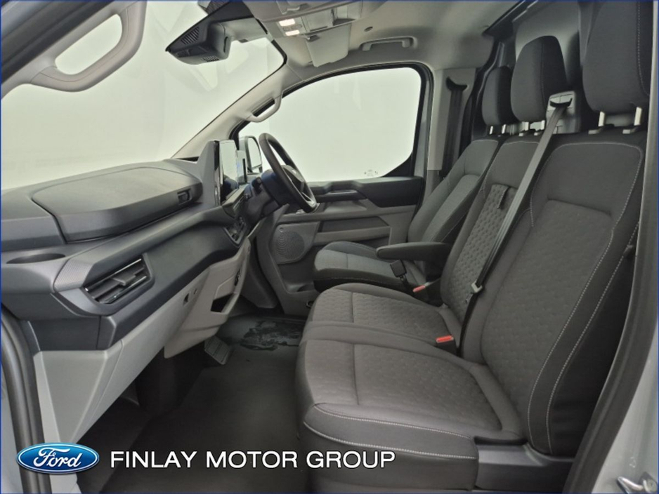 2026 Ford Transit Custom - image 4