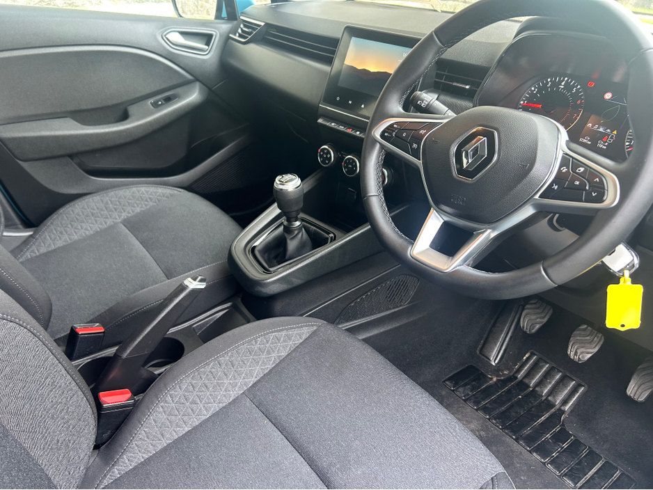 2022 Renault Clio - image 9