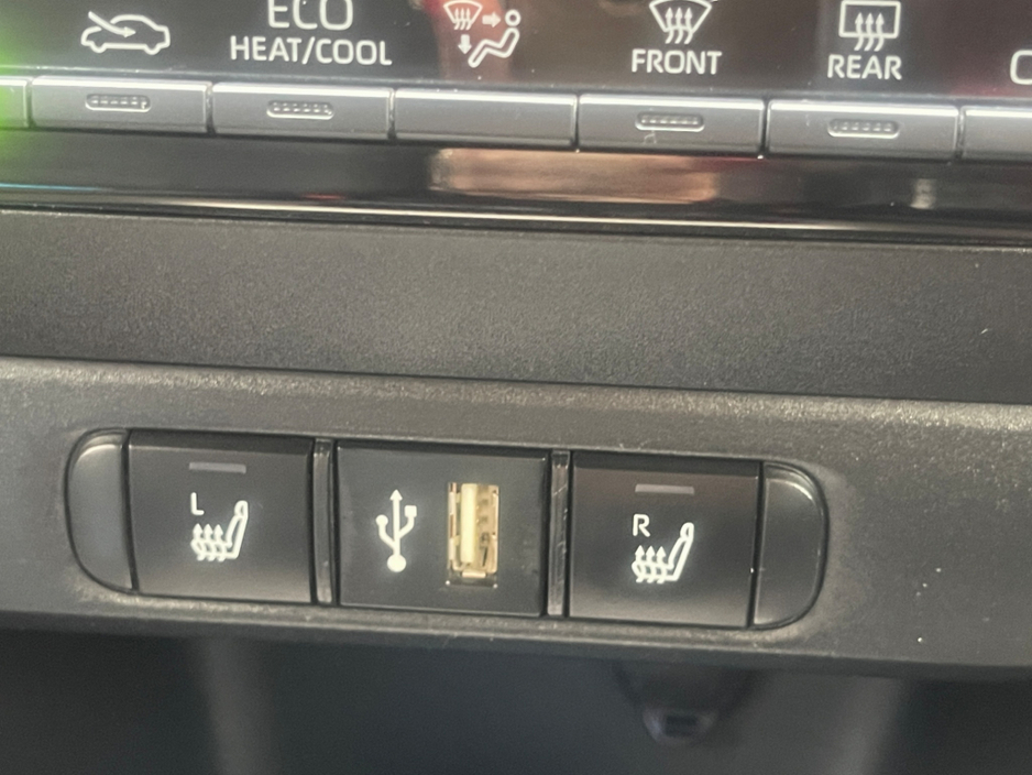 2021 Toyota Yaris - image 15