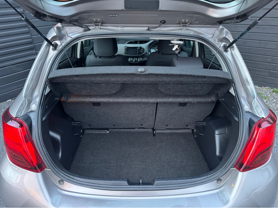 2016 Toyota Yaris - image 18