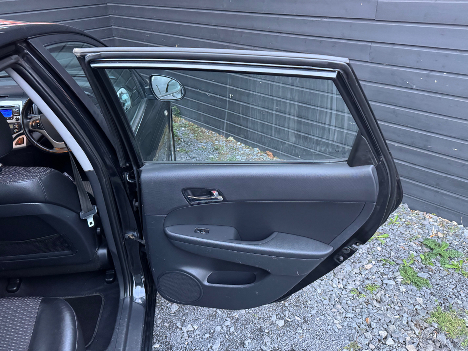 2010 Hyundai i30 - image 16