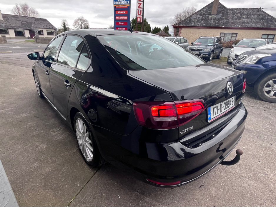 2017 Volkswagen Jetta - image 3