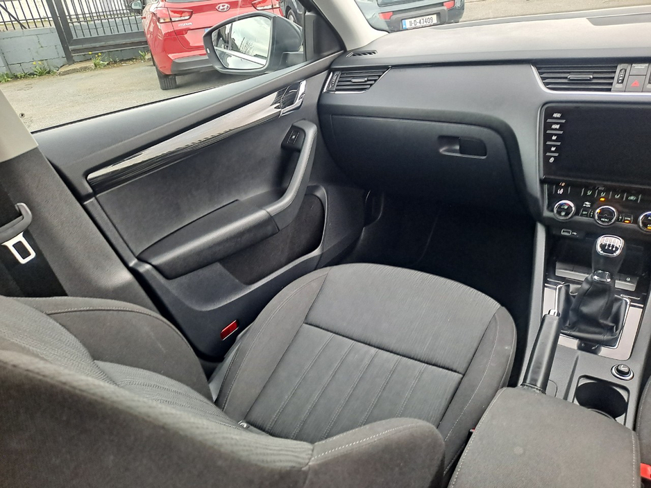 2020 Skoda Octavia - image 22