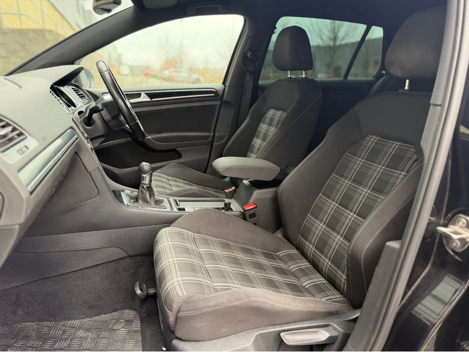 2015 Volkswagen Golf - image 20