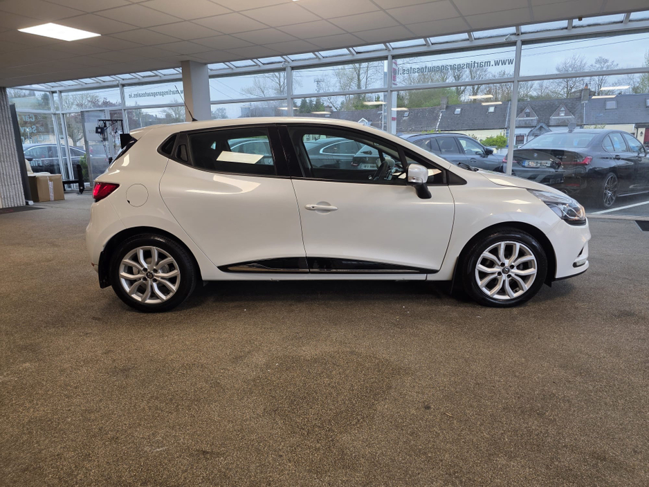 2019 Renault Clio - image 3