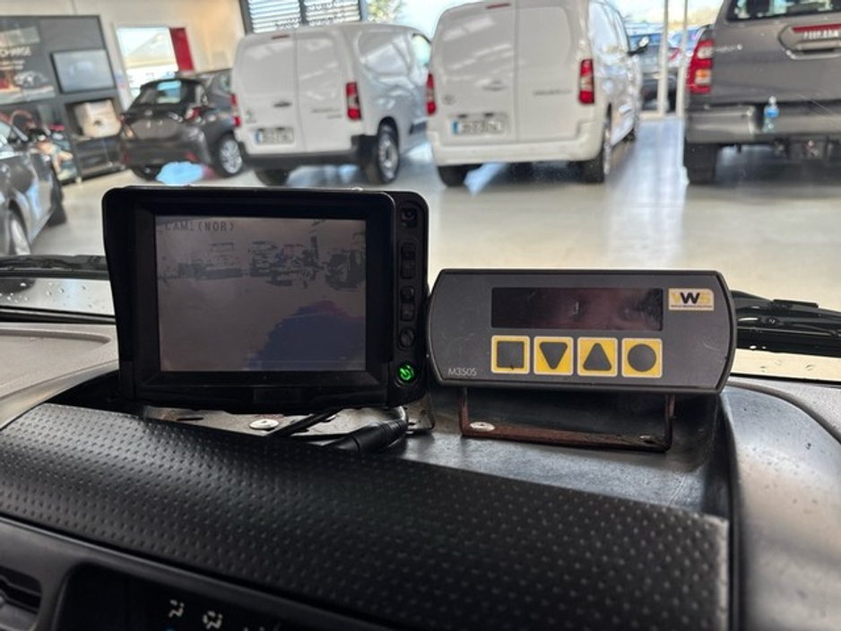 2011 Toyota Dyna - image 13