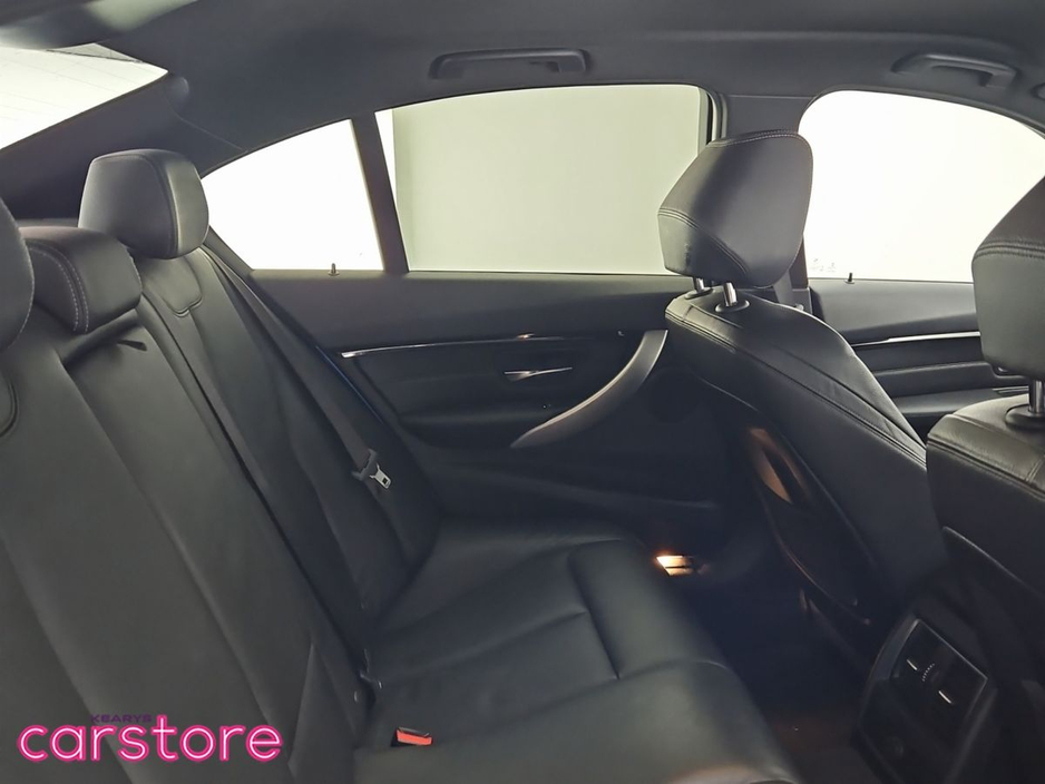 2016 BMW 3 Series - image 10