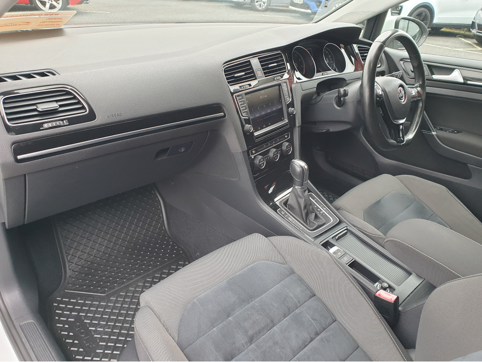 2014 Volkswagen Golf - image 12