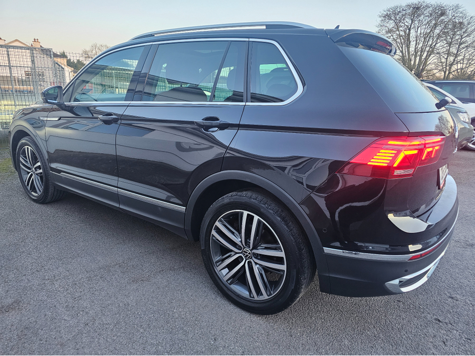 2023 Volkswagen Tiguan - image 9