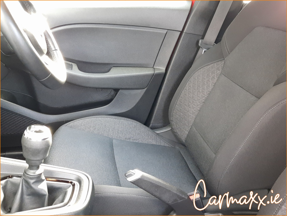 2022 Renault Clio - image 16