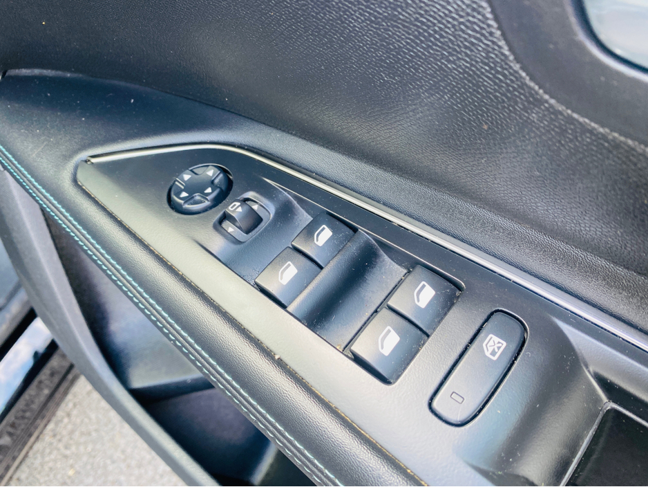 2022 Peugeot 5008 - image 24