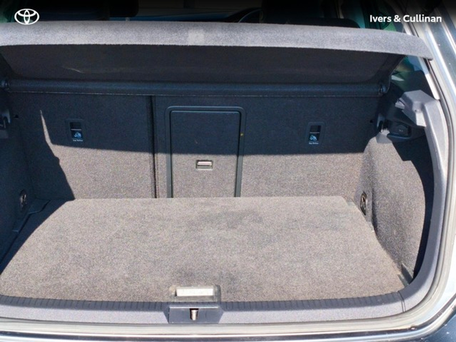 2020 Volkswagen Golf - image 9