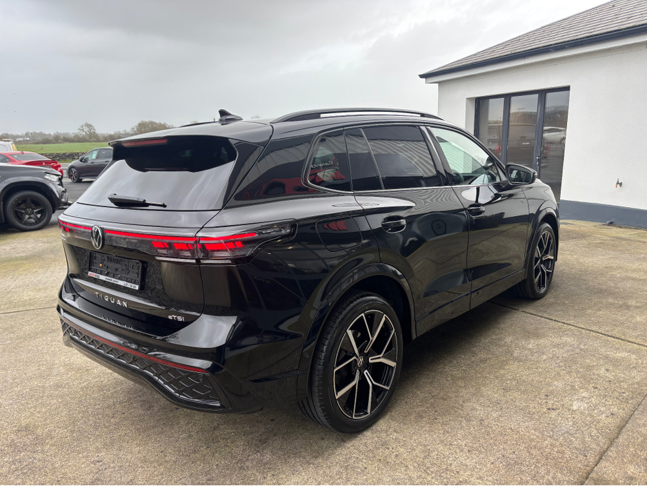 2025 Volkswagen Tiguan R-LINE ETSI S-A TSI DSG €49,900