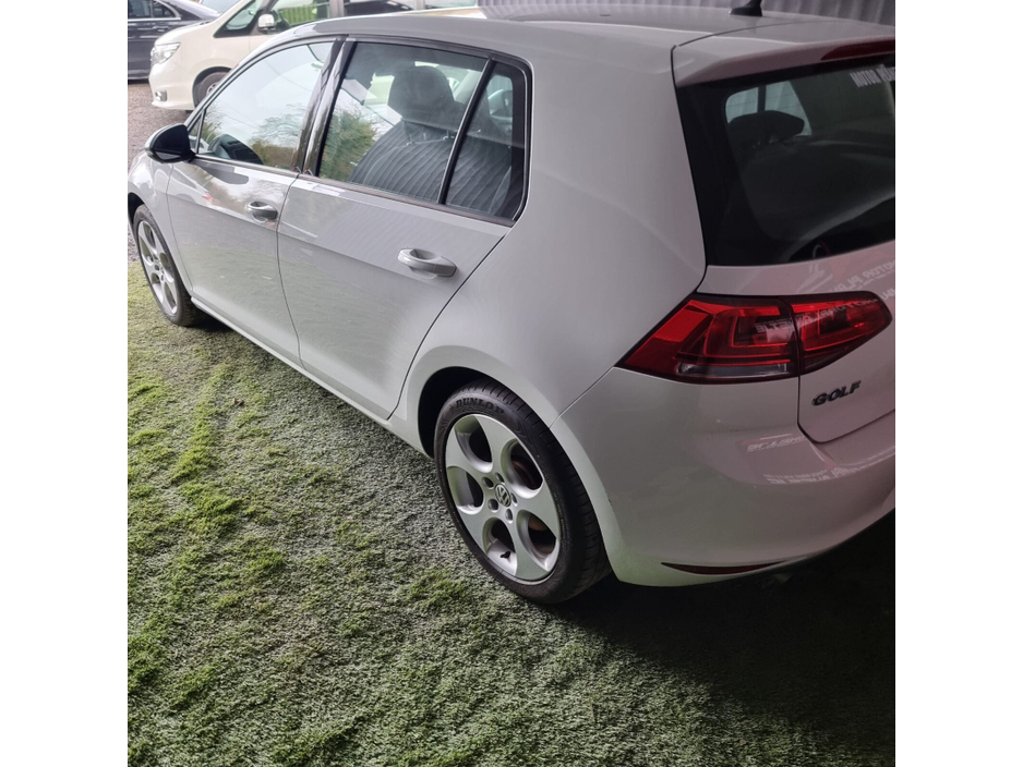 2016 Volkswagen Golf - image 5