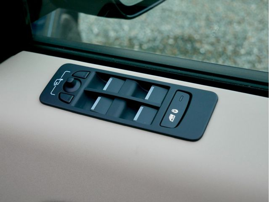 2024 Land Rover Discovery Sport - image 21