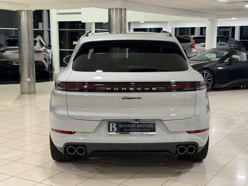 2025 Porsche Cayenne 3.0 V6 E-HYBRID=LOW MILES//HUGE SPEC//AS NEW=2 YEAR WARRANTY=TAILORED FINANCE PACKAGES AVAILABLE=TRADE IN'S WELCOME €114,995