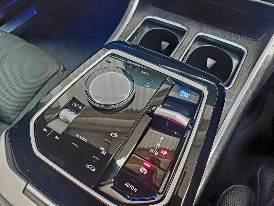 2023 BMW i7 - image 25